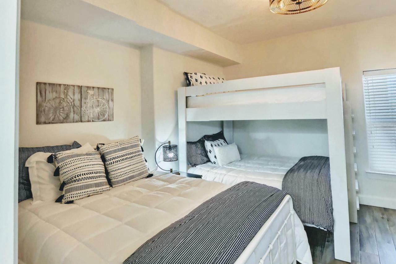 Barefoot Bliss - Beachfront Condo - Sleeps 12 Panama Stadt Exterior foto